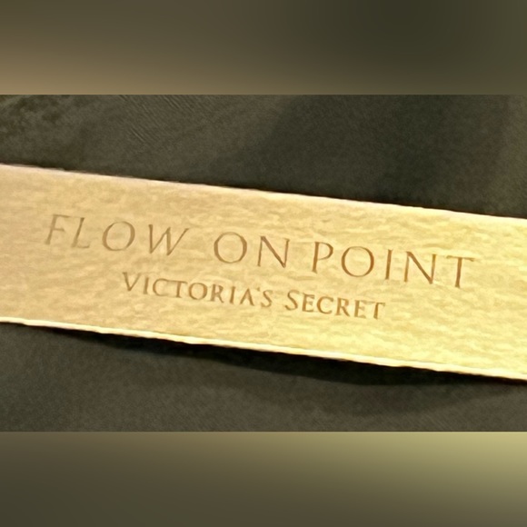 NWT VS Flow On Point Leggings - Picture 8 of 8